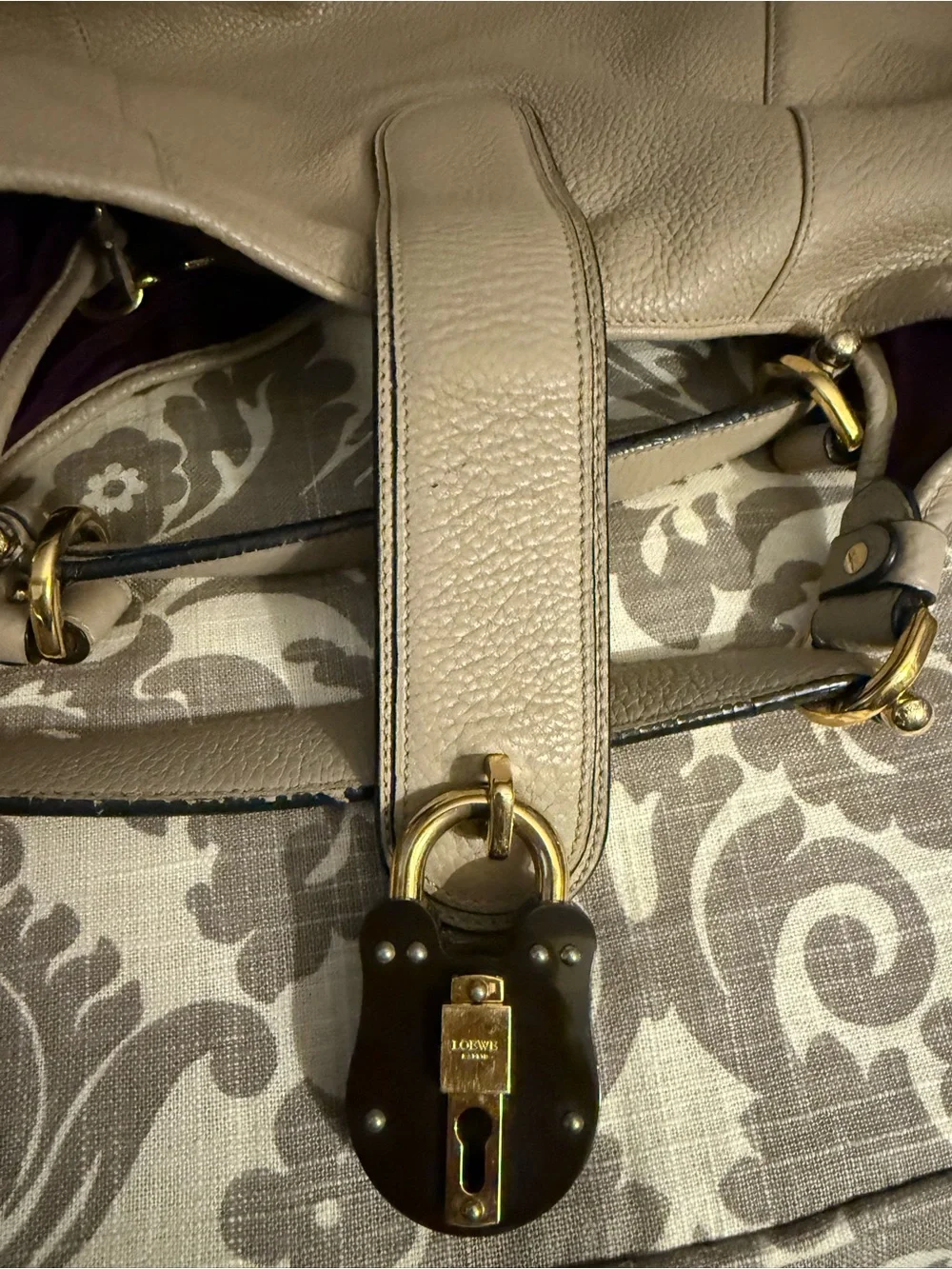 Loewe cream pebble